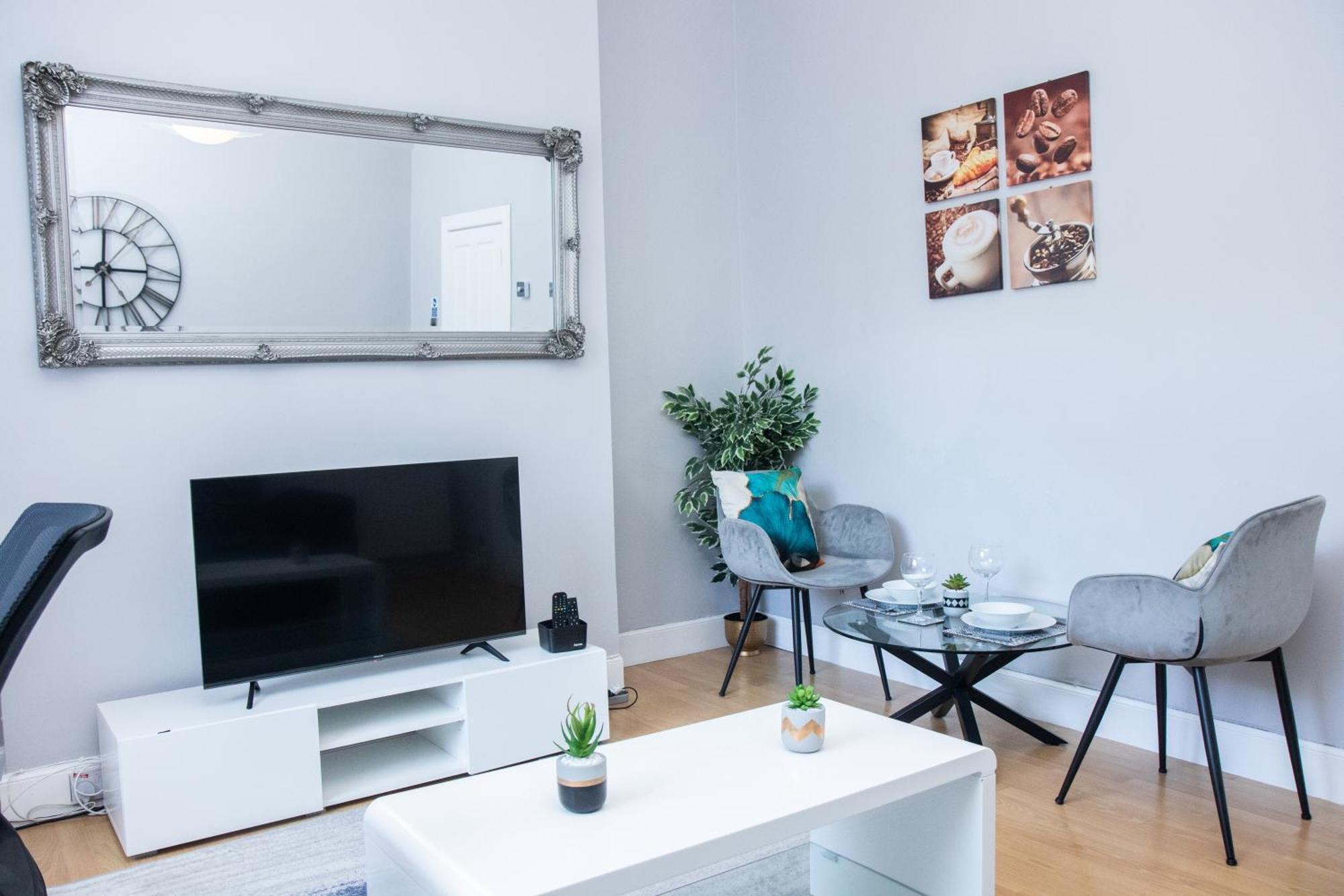 The Summit Holburn - Lovely 1 Bedroom * Aberdeen