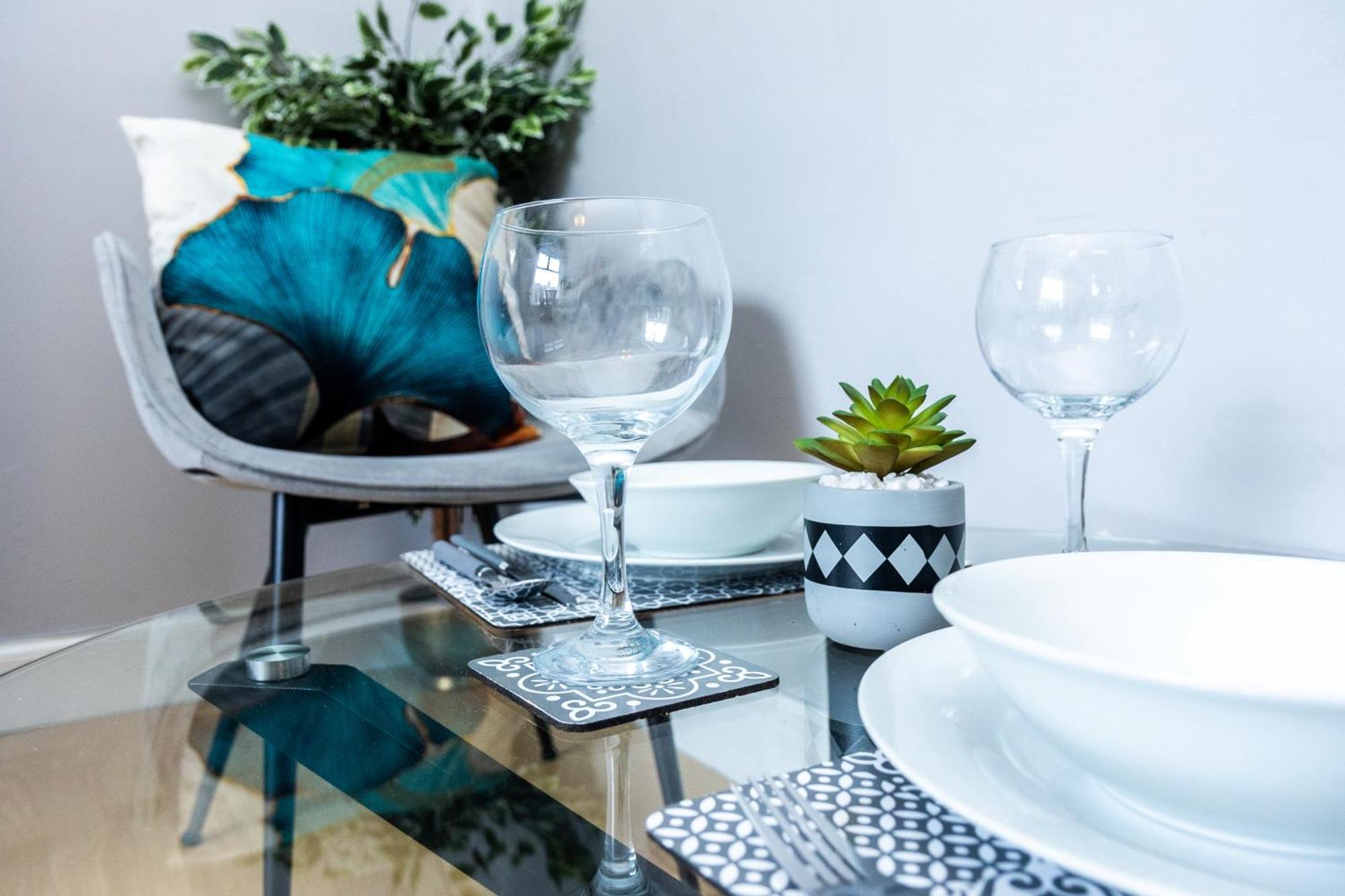 The Summit Holburn - Lovely 1 Bedroom Aberdeen